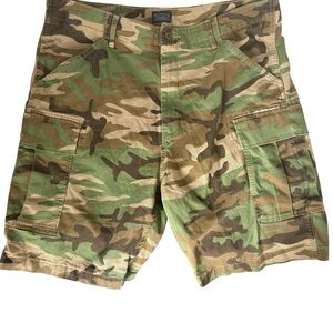 Men’s Levi’s Green Camouflage Cargo Shorts Size 38
